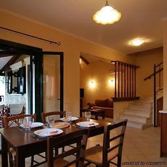 Villa Kookis Village *