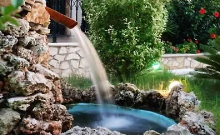 Villa Kookis Village *
