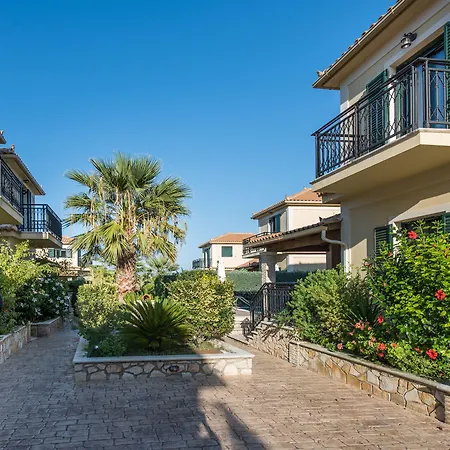 Villa Kookis Village *